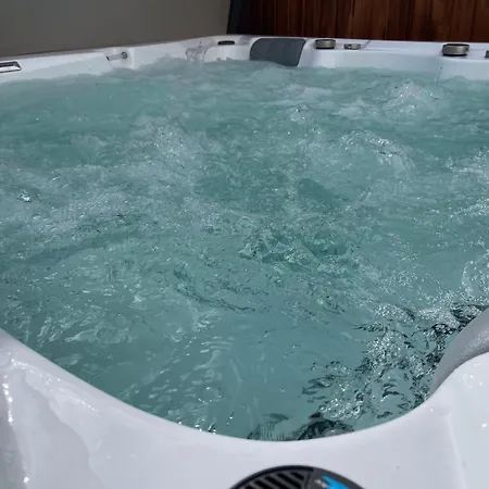 Winter Oase Beheizter Whirlpool Sauna Und Kamin * Гайзенхайм