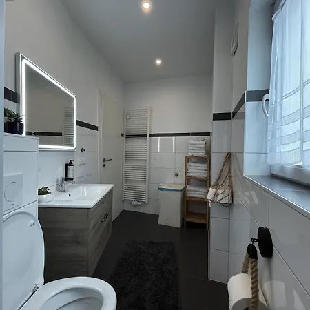 Winter Oase Beheizter Whirlpool Sauna Und Kamin *