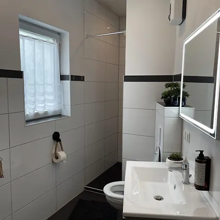 Winter Oase Beheizter Whirlpool Sauna Und Kamin Гайзенхайм