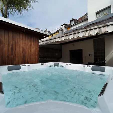 Winter Oase Beheizter Whirlpool Sauna Und Kamin Гайзенхайм
